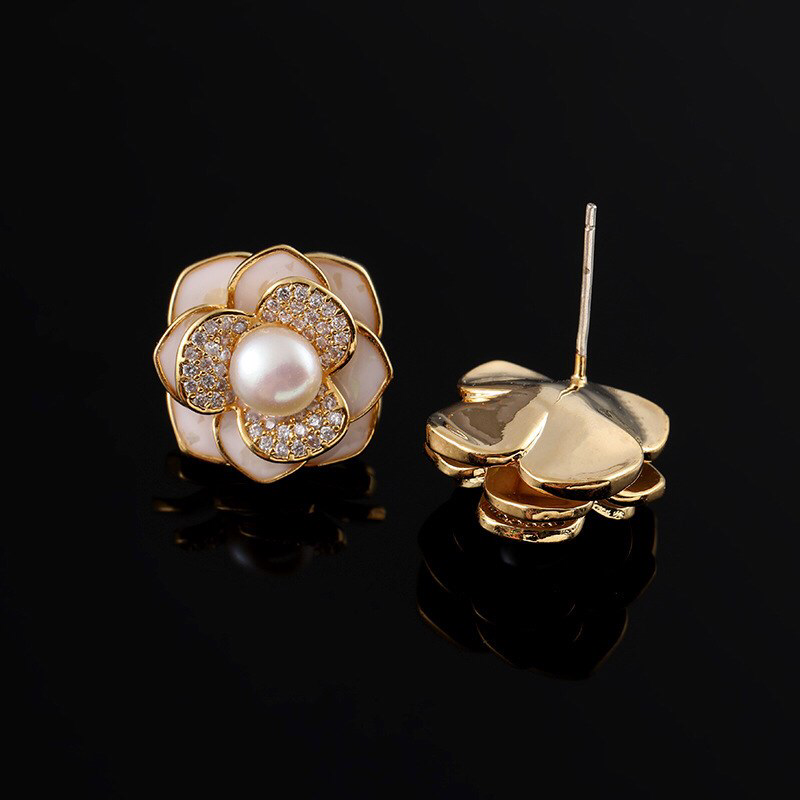 Flower Pearl Stud Earrings